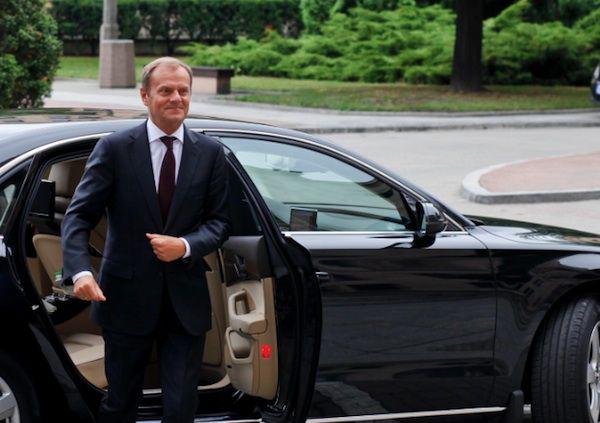 Premier Donald Tusk wysiada z limuzyny (fot. Puls Biznesu_Marek Wiśniewski) Premier Donald Tusk wysiada z limuzyny (fot. Puls Biznesu_Marek Wiśniewski)