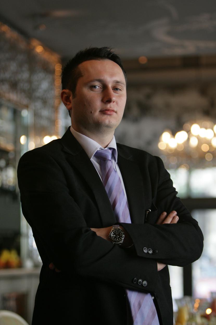 OD STADIONÓW DO KATALOGÓW: OD STADIONÓW DO KATALOGÓW: