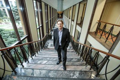 Maciej Żukowski, dyrektor departamentu podatków dochodowych MF, uważa, że ustawa o PIT jest bardziej skomplikowana niż vatowska. Dlatego przepisy trzeba tak uprościć, żeby były zrozumiałe dla przeciętnego podatnika.