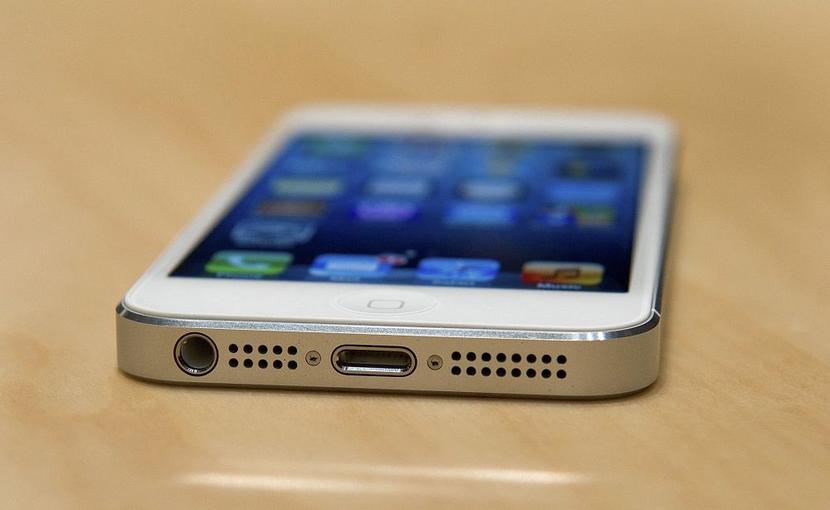 iPhone 5, źródło: Bloomberg iPhone 5, źródło: Bloomberg