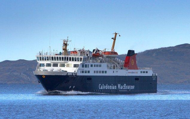 Jeden z promów aktualnie pływających wokół archipelagu (fot. calmac.co.uk) Jeden z promów aktualnie pływających wokół archipelagu (fot. calmac.co.uk)