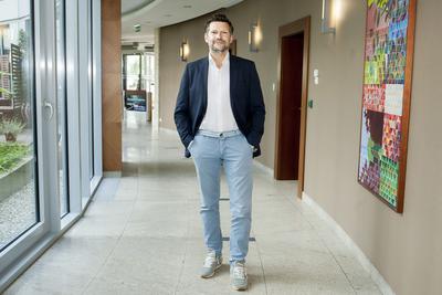 ZACHODNI PORZĄDEK: Veit Stutz, prezes Allianza w Polsce, dostał trudne zadanie do wykonania — uporządkowanie biznesu w Polsce. Zarząd spółki zapewnia, że wszystkie pieniądze, które firma zaoszczędzi na likwidacji nadprowizji dla właścicieli agencji, zainwestuje w podwyżki dla sprzedawców i wzmocnienie marki.[
