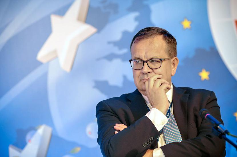 RÓŻNE GIEŁDOWE DROGI: RÓŻNE GIEŁDOWE DROGI: