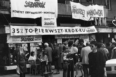 Kandydaci Komitetu Obywatelskiego przy Lechu Wałęsie zdobyli 161 mandatów w Sejmie, czyli całą pulę 35 proc. miejsc rzuconych w kontrakcie Okrągłego Stołu na wolny rynek. Władza zagwarantowała sobie 299 mandatów, ale już we wrześniu 1989 r. ta polityczna konstrukcja się rozleciała. W pełni wolne wybory do odrodzonego Senatu przyniosly stronie solidarnościowej triumf — drużyna Wałęsy zdobyła aż 99 ze 100 mandatów.