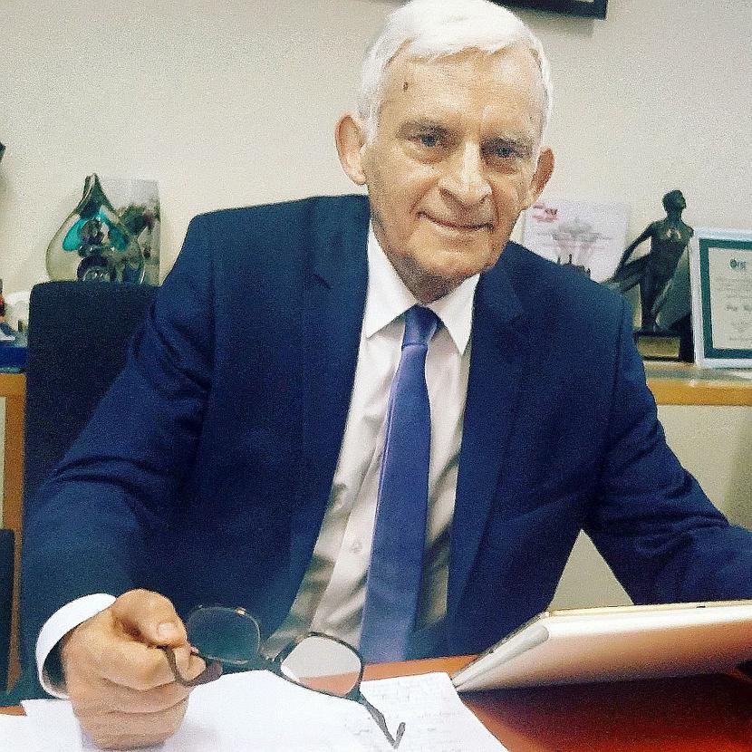 Jerzy Buzek twittuje z Jerzy Buzek twittuje z