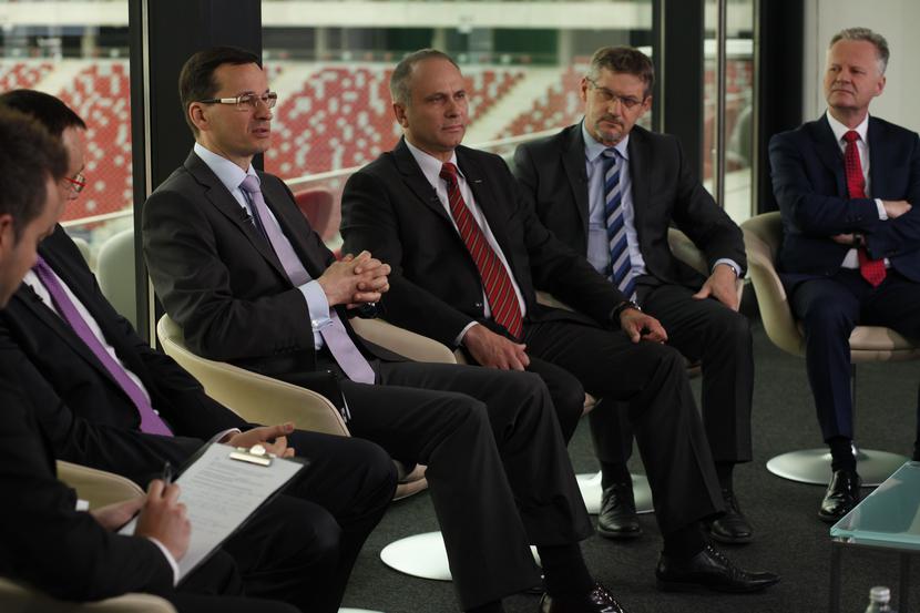 DOBRE, BO NASZE: W ciągu 24 lat transformacji polskiej gospodarce bardzo wiele się udało. Czas na kolejny krok. Jeśli przedsiębiorcy
będą działać wspólnie, a administracja DOBRE, BO NASZE: W ciągu 24 lat transformacji polskiej gospodarce bardzo wiele się udało. Czas na kolejny krok. Jeśli przedsiębiorcy
będą działać wspólnie, a administracja