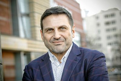 Sytuacja w gospodarce jest niepewna, ale programiści znajdują się na liście najbardziej bezpiecznych zawodów — mówi Stanisław Syty, który ma wieloletnie doświadczenie w zarządzaniu polskimi i międzynarodowymi zespołami deweloperskimi.