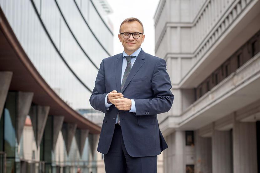 PRZEŚCIGNĄĆ KONKURENCJĘ: PRZEŚCIGNĄĆ KONKURENCJĘ: