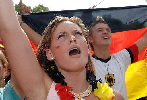 Polscy fani wesprą niemieckich? Fot. Bloomberg Polscy fani wesprą niemieckich? Fot. Bloomberg