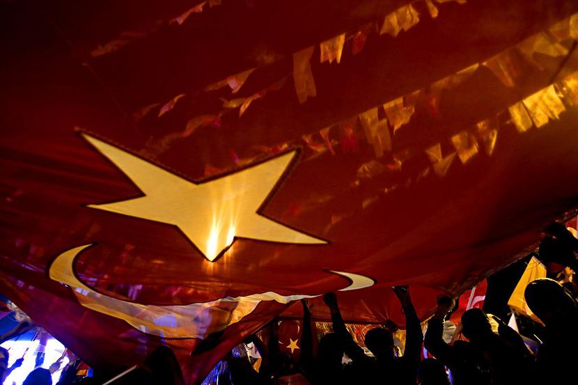 WIĘKSZOŚĆ ZDECYDOWAŁA: WIĘKSZOŚĆ ZDECYDOWAŁA: