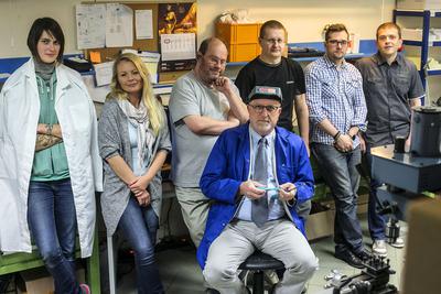 MEDYCZNA REWOLUCJA: Spółka Sinutronic, której prezesem jest Leszek  Tadeusz Mazur (na pierwszym planie), oddaje w ręce laryngologów  nowatorskie urządzenie do wideodiagnostyki chorób gardła, krtani i ucha.  Zostało wyposażone w mikrokamerę.