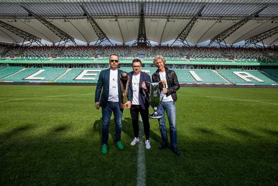 NOWE ROLE:Podpisana 13 marca umowa oznacza, że Dariusz Mioduski (z prawej) będzie 100-procentowym właścicielem Legii Warszawa. Bogusław Leśnodorski (z lewej) zamieni akcje i fotel prezesa na członka rady nadzorczej, a Maciej Wandzel będzie byłym akcjonariuszem sportowej spółki.