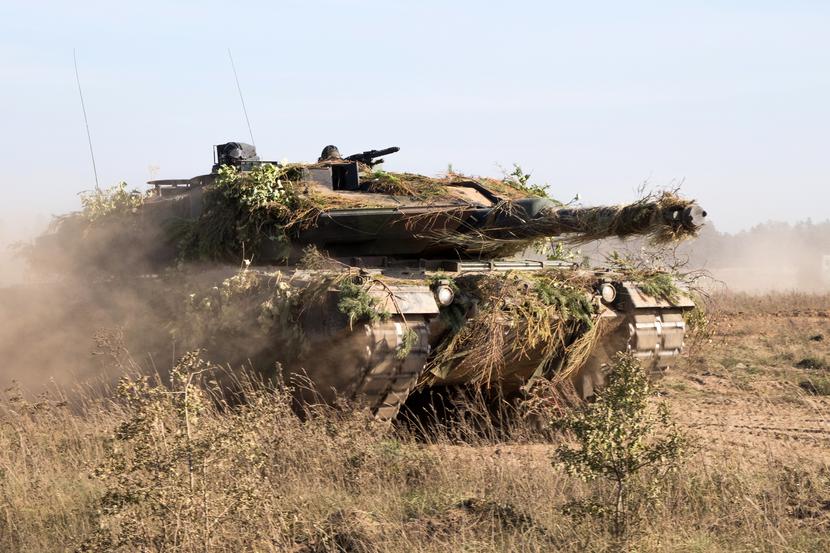 Czolg Leopard 2A5 na poligonie w Orzyszu podczas cwiczen Dragon'15 Czolg Leopard 2A5 na poligonie w Orzyszu podczas cwiczen Dragon'15