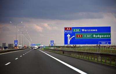 DOBRE I ZŁE WIEŚCI: Przyśpieszona spłata kredytu EBI jest korzystna dla finansów operatora autostrady A2 i skarbu państwa. Inne konsekwencje natomiast może mieć ostateczny werdykt Brukseli w sprawie rekompensat.