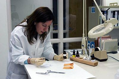 Jest coraz większe zapotrzebowanie na dobrze wyszkolone kadry bioinformatyczne. Jest coraz większe zapotrzebowanie na dobrze wyszkolone kadry bioinformatyczne.