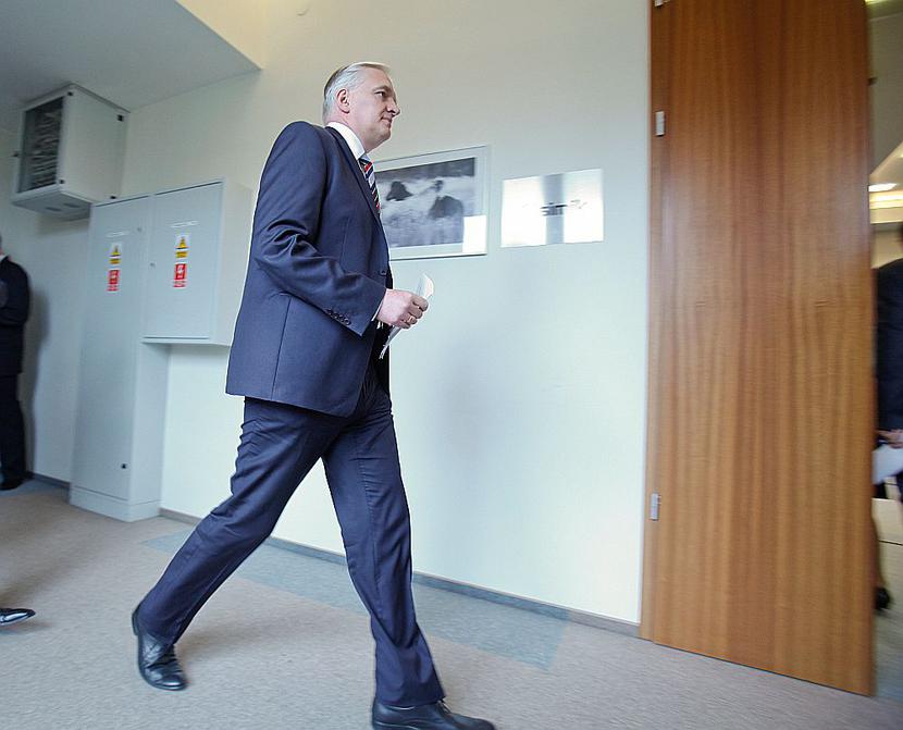 Wyrzucony przez Donalda Tuska minister triumfuje nie tyle zza grobu, ile zza resortu. Pewne nieodbicie przez Sejm prezydenckiego weta wobec ustawy o okręgach sądowych oznacza, że dokonana przez ministra Jarosława Gowina reorganizacja sieci sądów rejonowych jest nieodwracalna. (FOT. MW) Wyrzucony przez Donalda Tuska minister triumfuje nie tyle zza grobu, ile zza resortu. Pewne nieodbicie przez Sejm prezydenckiego weta wobec ustawy o okręgach sądowych oznacza, że dokonana przez ministra Jarosława Gowina reorganizacja sieci sądów rejonowych jest nieodwracalna. (FOT. MW)