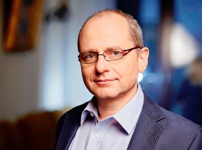 Jarosław Neneman, wiceminister finansów, ma powód do radosci — ryzykokatastrofy we wpływach z VAT zostało oddalone, po tym jak marzec przyniósł solidne odbiciew dochodach z tego podatku.