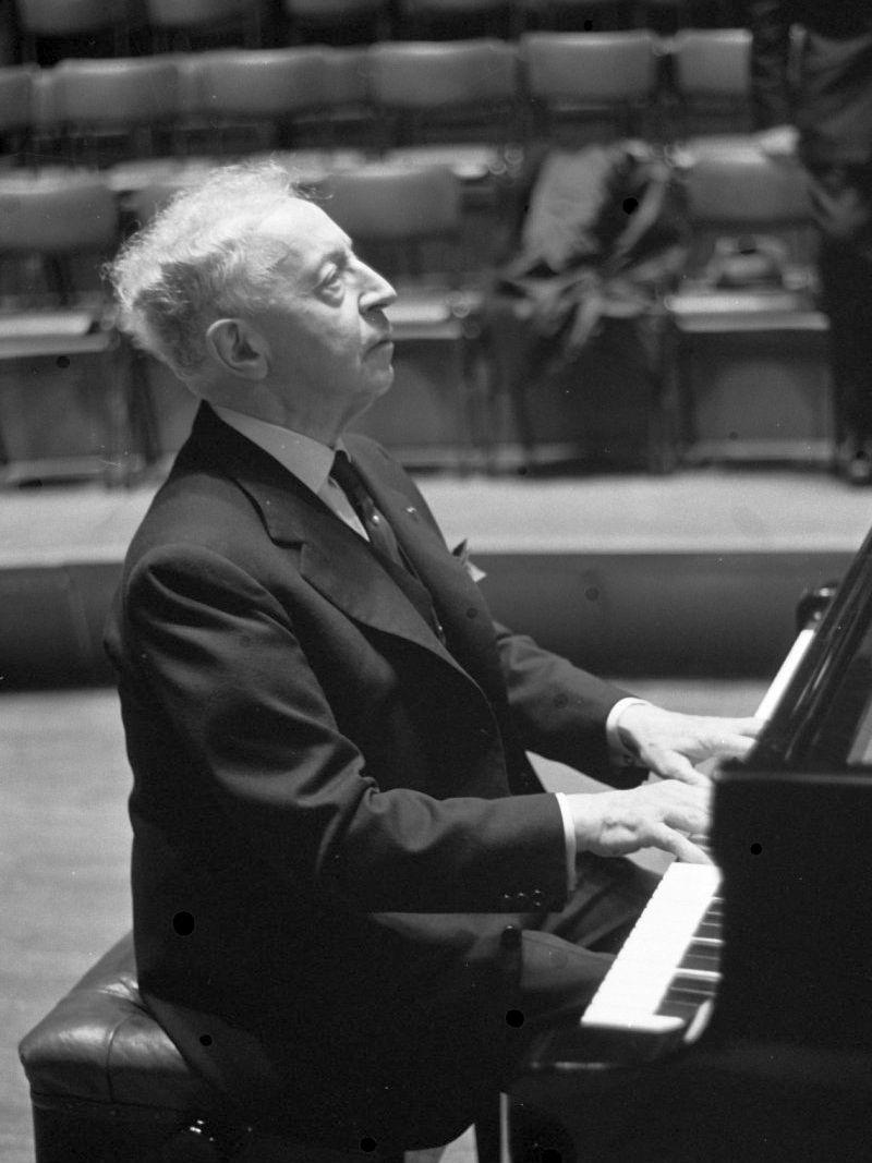 Artur Rubinstein, zdjęcie z 1962 r. Artur Rubinstein, zdjęcie z 1962 r.