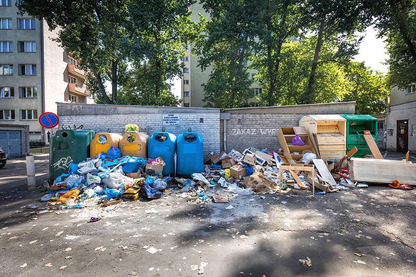 WARSZAWA W ŚMIECIACH: WARSZAWA W ŚMIECIACH: