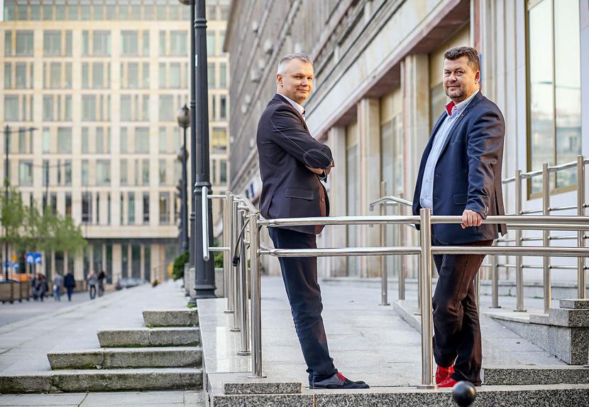 UDAWANIE CZY CYWILIZOWANIE: UDAWANIE CZY CYWILIZOWANIE: