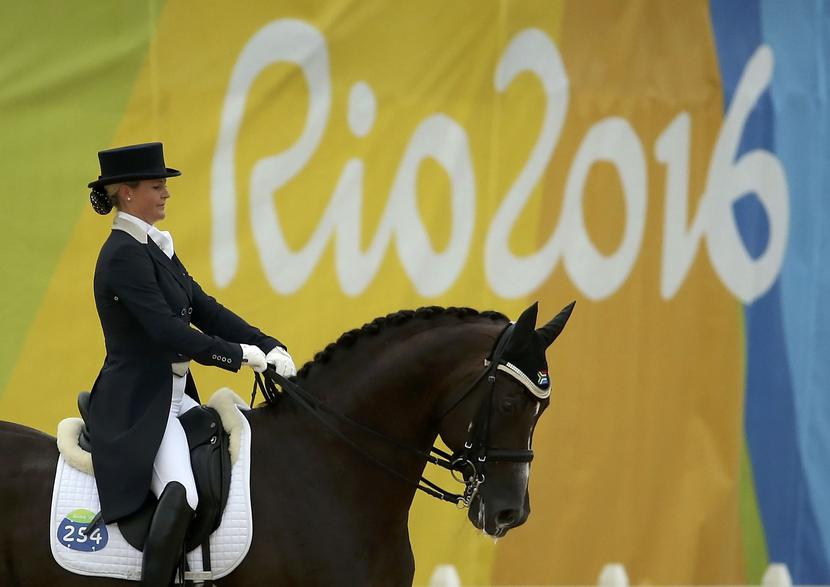 Konie walczą podczas igrzysk olimpijskich Konie walczą podczas igrzysk olimpijskich