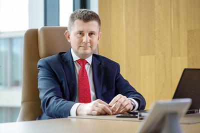 W ostatnich kilkunastu miesiącach Sygnity udało się rozwiązać nierentowne kontrakty, które nie tylko powodowały bieżące straty, ale ciążyłyby na zyskowności firmy w przyszłości. Jednocześnie spółka przeprowadziła program redukcji kosztów operacyjnych. — Przeprowadzona restrukturyzacja grupy przynosi nadspodziewanie dobre efekty — mówi Mariusz Jurak, wiceprezes Sygnity.