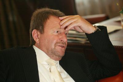 Józef Wojciechowski Wspiera finansowo działalność Apteki Sztuki, pracowni artystycznej dla ludzi niepełnosprawnych, która jest zarazem galerią sztuki.