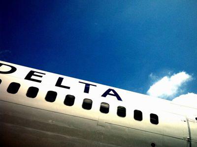 Brandi DeLaO, mieszkanka stanu Georgia, otrzyma 80 tys. USD odszkodowania od linii lotniczych Delta Airlines, po tym jak w trakcie lotu została ona ukąszona przez pająka Brandi DeLaO, mieszkanka stanu Georgia, otrzyma 80 tys. USD odszkodowania od linii lotniczych Delta Airlines, po tym jak w trakcie lotu została ona ukąszona przez pająka
