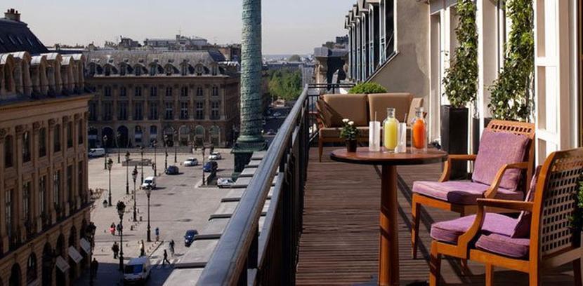 Widok z tarasu hotelu Hyatt Paris. Źródło:businessinsider.com Widok z tarasu hotelu Hyatt Paris. Źródło:businessinsider.com