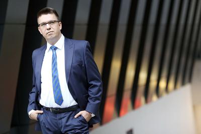 Szymon Żółciński, partner w Crido, podkreśla, że działanie 1.2 POIR jest najlepiej dopasowanym naborem do potrzeb firm z konkretnych branż. Dzięki innej niż w szybkiej ścieżce formule konkursu przedsiębiorcy składają w nim wnioski, które nie odbiegają od oczekiwań NCBR.