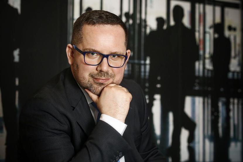 ORĘŻ NIEKREDYTOWY: ORĘŻ NIEKREDYTOWY: