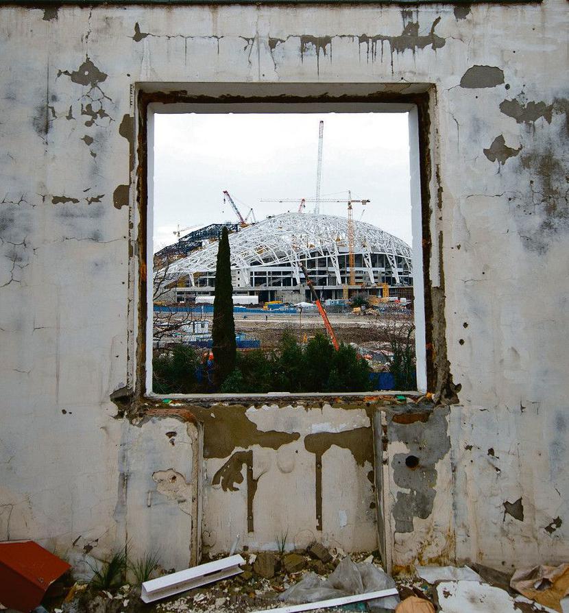 KRÓL JEST NAGI: Imponujące przygotowania do igrzysk nie szły, niestety, w parze z wysiłkiem zmierzającym do unowocześnienia całego kraju. (FOT. ARC)
KRÓL JEST NAGI: Imponujące przygotowania do igrzysk nie szły, niestety, w parze z wysiłkiem zmierzającym do unowocześnienia całego kraju. (FOT. ARC)