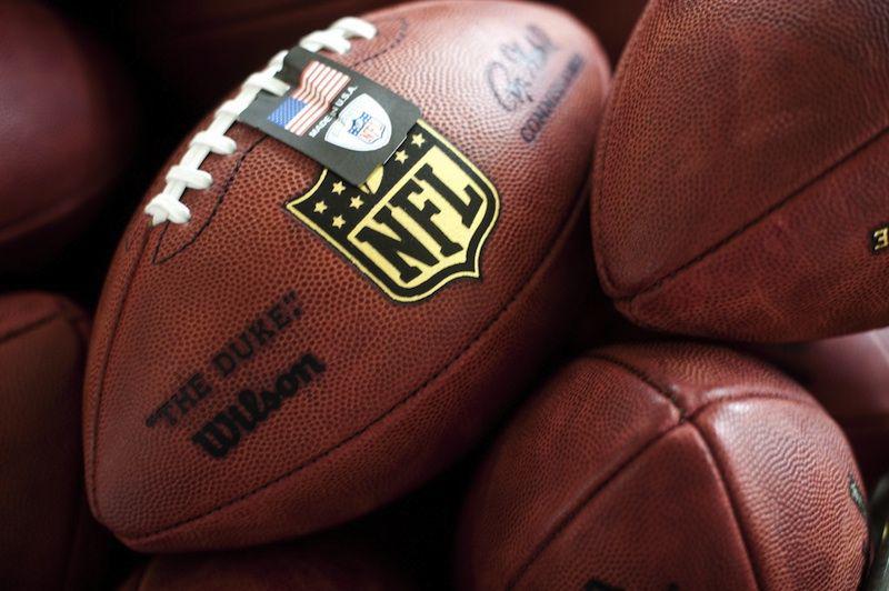 Piłka, której używają futboliści NFL fot. Bloomberg Piłka, której używają futboliści NFL fot. Bloomberg