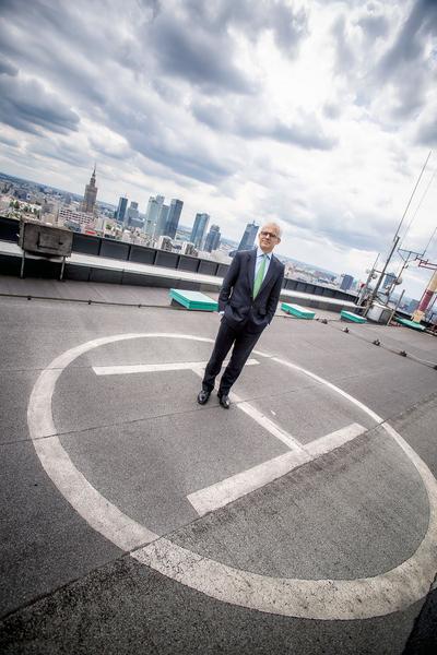 Wspólnie z pozyskanymi inwestorami chcemy grubą kreską odzielić ciemną przeszłość Kraków Business Parku. Liczymy, że nowa nazwa — Eximius, czyli z łaciny „niezwykły” — będzie idealna dla tego miejsca — mówi Ben Habib, prezes First Property Group.