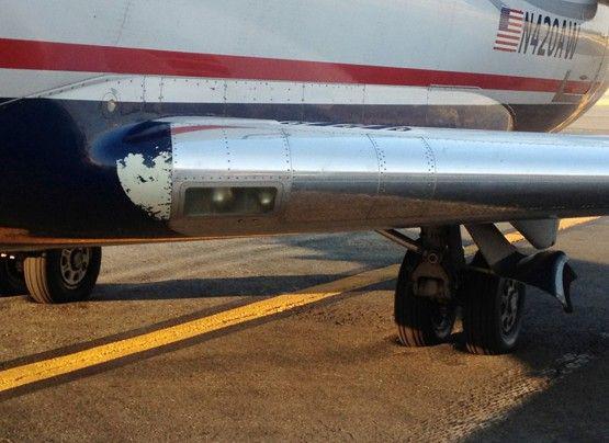 Na skutek fali upałów, która w zeszłym tygodniu nawiedziła USA, roztopił się asfalt pokrywający pas startowy, na waszyngtońskim lotnisku im. Reagana Na skutek fali upałów, która w zeszłym tygodniu nawiedziła USA, roztopił się asfalt pokrywający pas startowy, na waszyngtońskim lotnisku im. Reagana