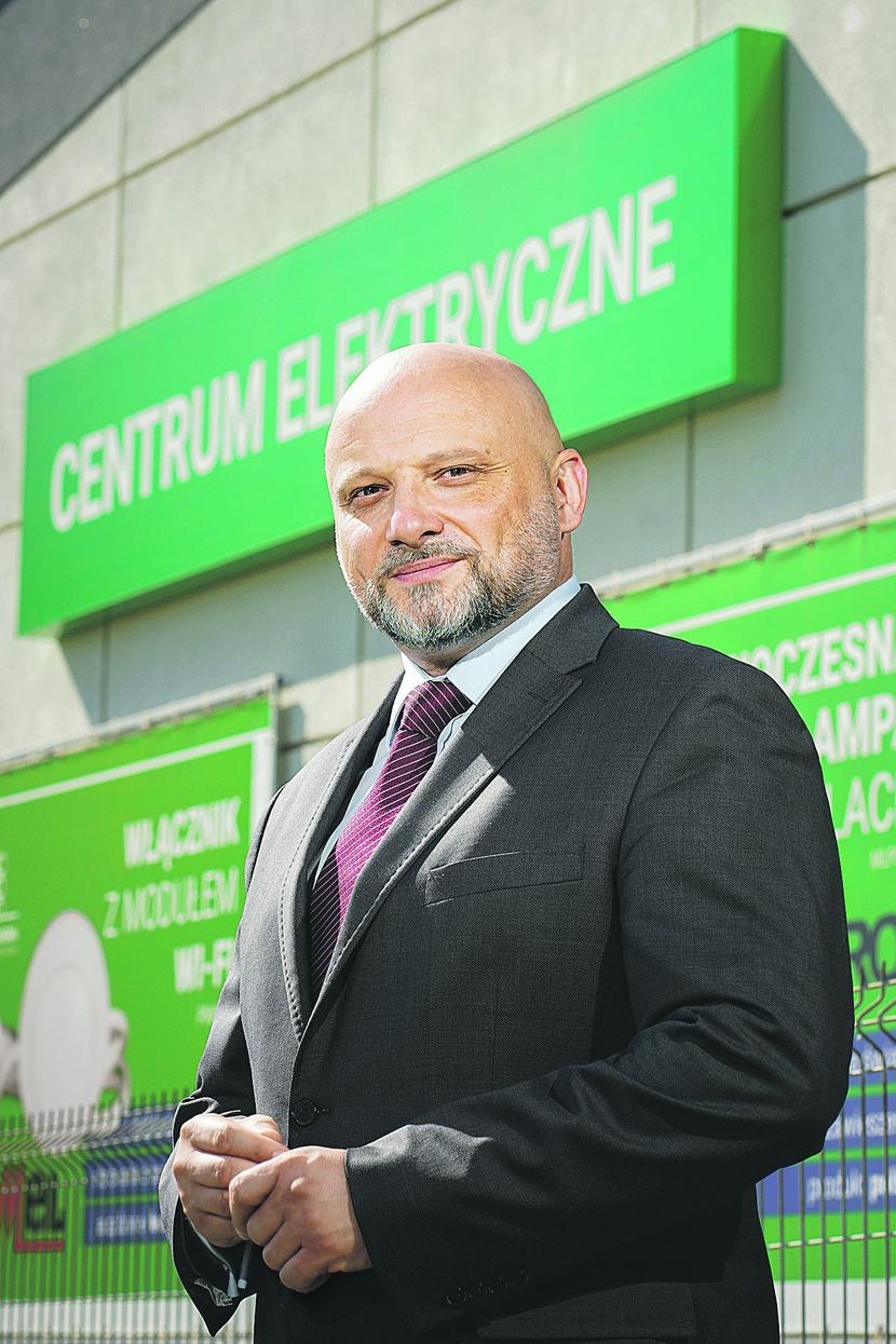 Nasze firmy tworzą znakomici profesjonaliści, ludzie o rozmaitych zawodowych kompetencjach. Od stopnia wykorzystania tego potencjału bardzo dużo będzie zależeć w niedalekiej przyszłości — zaznacza Damian Hegenbarth, prezes zarządu Grupy EL-SIGMA. Nasze firmy tworzą znakomici profesjonaliści, ludzie o rozmaitych zawodowych kompetencjach. Od stopnia wykorzystania tego potencjału bardzo dużo będzie zależeć w niedalekiej przyszłości — zaznacza Damian Hegenbarth, prezes zarządu Grupy EL-SIGMA.