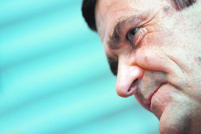 Komisja Nadzoru Finansowego, której szefem jest Andrzej Jakubiak, już dwa lata temu zakwestionowała transakcje na akcjach kontrolowanego przez Romana Karkosika Boryszewa. Jej zdaniem, generowano sztuczny obrót, by spółka nie wypadła ze składu indeksu WIG20. Roman Karkosik twierdzi, że nie złamał prawa, a transakcje były elementem procesu „legalnej optymalizacji podatkowej