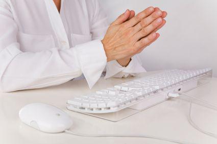 Niektórzy menedżerowie udają świętych, a naprawdę nie obchodzi ich człowiek i lokalna społeczność. Niektórzy menedżerowie udają świętych, a naprawdę nie obchodzi ich człowiek i lokalna społeczność.