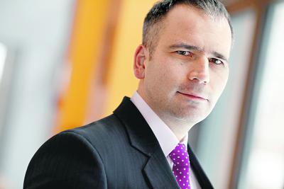 ZA DŁUGO I ZA MAŁO:Inwestorzy, którzy dotychczas bez problemu obejmowali obligacje PCC Rokita, której wiceprezesem jest Rafał Zdon, tym razem nie dopisali. Nie przekonało ich stałe oprocentowanie wysokości 5 proc. za siedmioletnią pożyczkę.