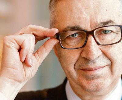 Stanisław Szwed, wiceminister pracy, jest przekonany, że dobra sytuacja na rynku pracy nie powinna działać usypiająco. Dlatego rząd w przyszłorocznym budżecie postanowił zwiększyć nakłady na walkę z bezrobociem, tym bardziej że teraz czeka go trudniejsze zadanie — aktywizacja tych, którzy najdłużej nie mają pracy.