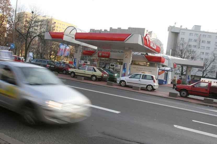 Koncerny walcząo dobre lokalizacje dlastacji paliw. Koncerny walcząo dobre lokalizacje dlastacji paliw.