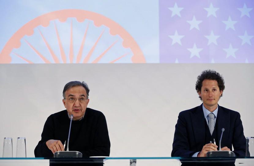 Sergio Marchionne, dyrektor generalny (z lewej) i John Elkann, prezes Fiata (fot. Bloomberg) Sergio Marchionne, dyrektor generalny (z lewej) i John Elkann, prezes Fiata (fot. Bloomberg)