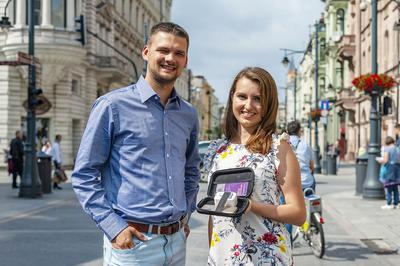MNIEJ CZASU NA WOJAŻE: Choć pomysł na XOXO WiFi narodził się z pasji do podróży, Katarzyna Banasiak i Andrzej Przybył mają teraz na zwiedzanie świata znacznie mniej czasu niż dawniej. Przez prawie rok od założenia firmy służbowo wyjechali za granicę pięć razy, a prawie wszystkie umowy z telekomami zawarli zdalnie.