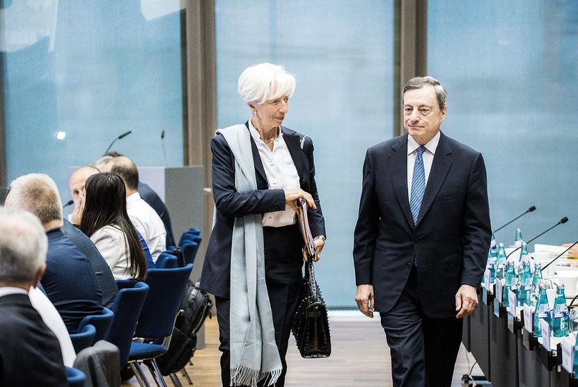 KROK W NIEZNANE: O ile osiem lat temu eksperci wiedzieli, czego można się spodziewać po Mario Draghim jako szefie EBC, o tyle prezesura Christine Lagarde jest niewiadomą KROK W NIEZNANE: O ile osiem lat temu eksperci wiedzieli, czego można się spodziewać po Mario Draghim jako szefie EBC, o tyle prezesura Christine Lagarde jest niewiadomą