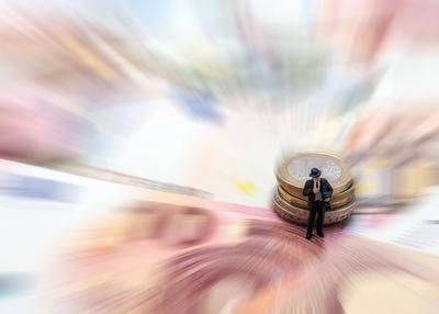 PATRZENIE NA RĘCE: Zdaniem Financial Action Task Force, międzyrządowej organizacji zwalczającej przestępstwa związane z praniem pieniędzy, szczególny monitoring to nie kara. Przepisy AML mają charakter prewencyjny, a nie kryminalny, i nie mogą być interpretowane jako stygmatyzacja PEP z tytułu ich kryminalnej aktywności.