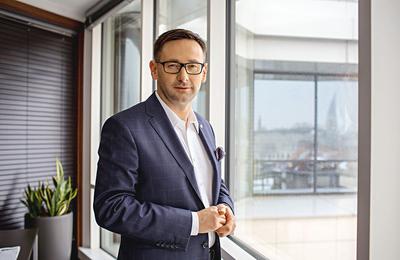 PKN Orlen, którym zarządza Daniel Obajtek, to jedna z najwyżej wycenianych firm na polskiej giełdzie. Skarb państwa kontroluje 27,5 proc. jej kapitału. Koncern ubiega się o zgodę Komisji Europejskiej na zakup siostrzanego Lotosu, dostał już zgodę na przejęcie Energi.
