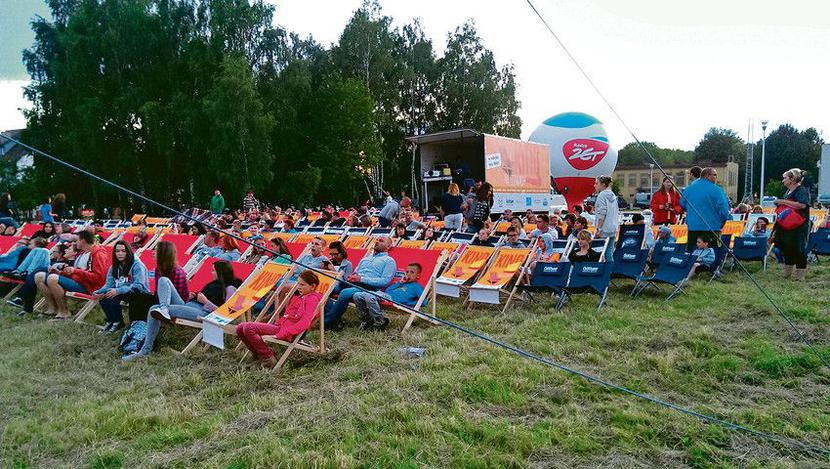 MEKKA REKLAMY: Firmy z branży reklamowej poszły szukać zysków tam, gdzie Polacy szukają słońca. Mazury i nadmorskie kurorty stały się mekką reklamy. MEKKA REKLAMY: Firmy z branży reklamowej poszły szukać zysków tam, gdzie Polacy szukają słońca. Mazury i nadmorskie kurorty stały się mekką reklamy.