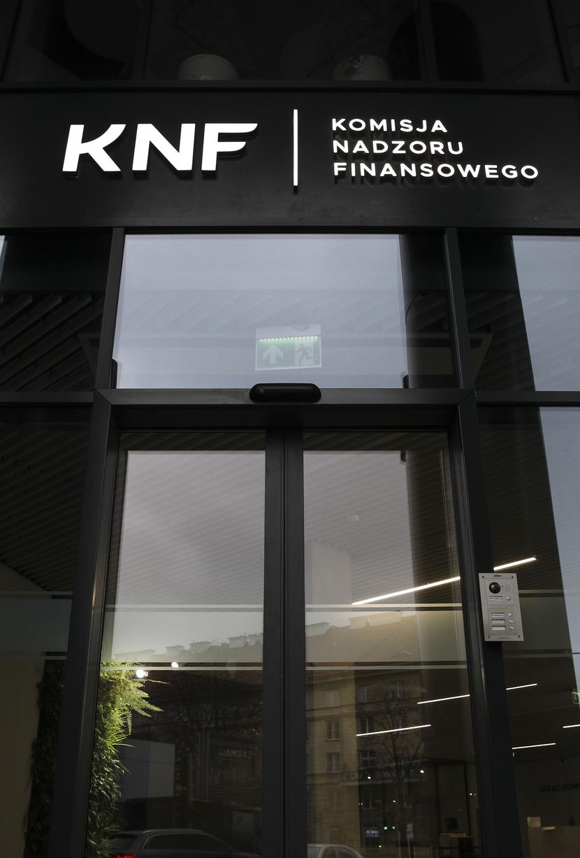 NIECHĘTNIE: NIECHĘTNIE: