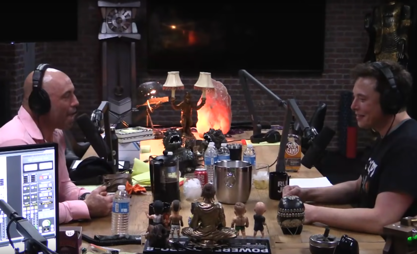 Joe Rogan podczas rozmowy z Elonem Muskiem Joe Rogan podczas rozmowy z Elonem Muskiem