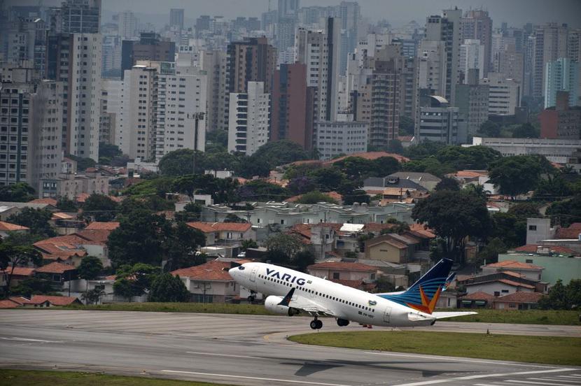 Samolot linii Varig Participacoes startujący z lotniska Congonhas w Sao Paulo (fot. Bloomberg) Samolot linii Varig Participacoes startujący z lotniska Congonhas w Sao Paulo (fot. Bloomberg)